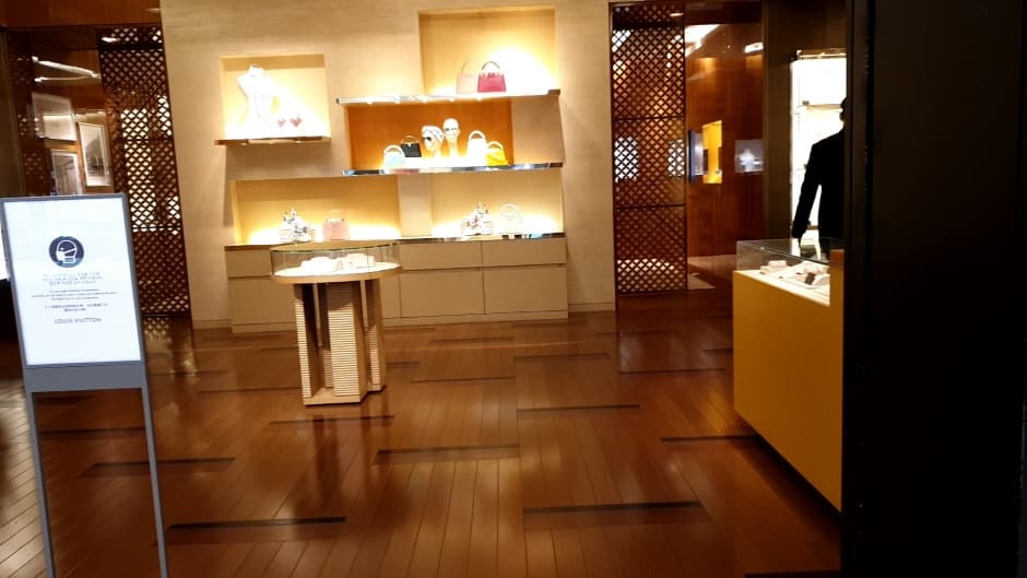 Louis Vuitton - Hyundai Daegu Branch [Tax Refund Shop] (루이비통 현대대구)
