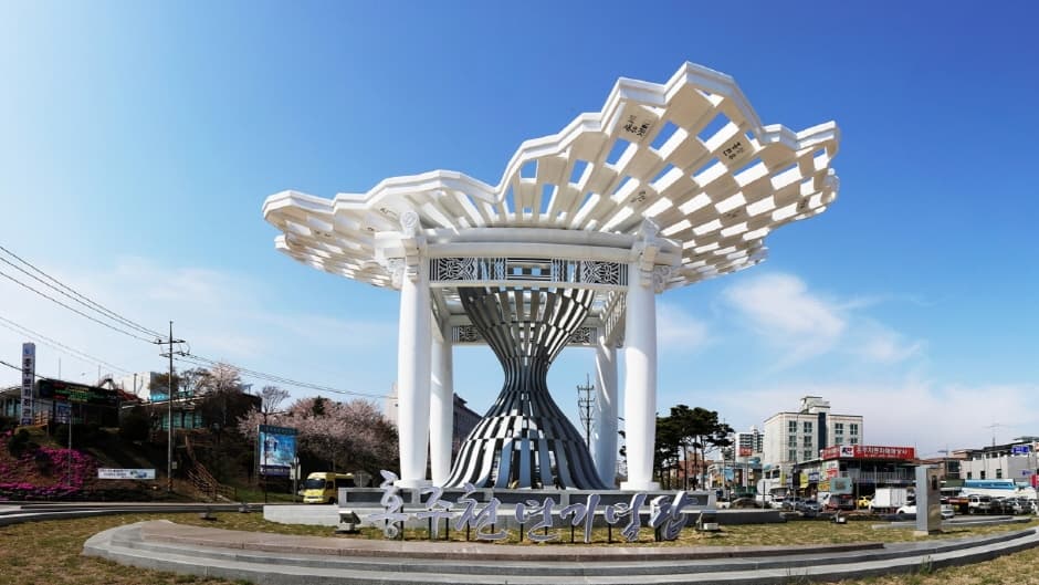 Hongju Millennium Monument (홍주천년기념탑)