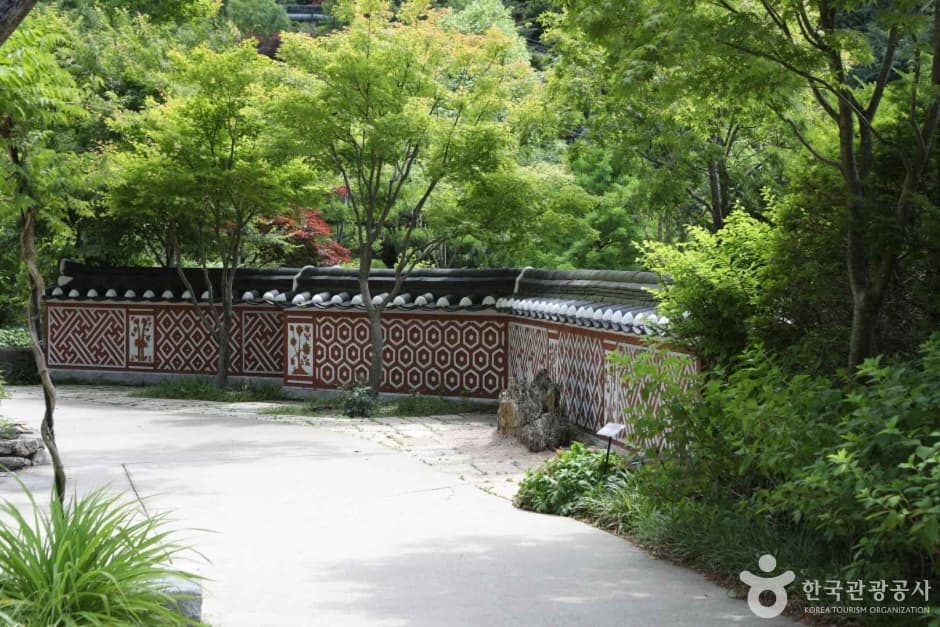 Hwadam Botanic Garden (화담숲)