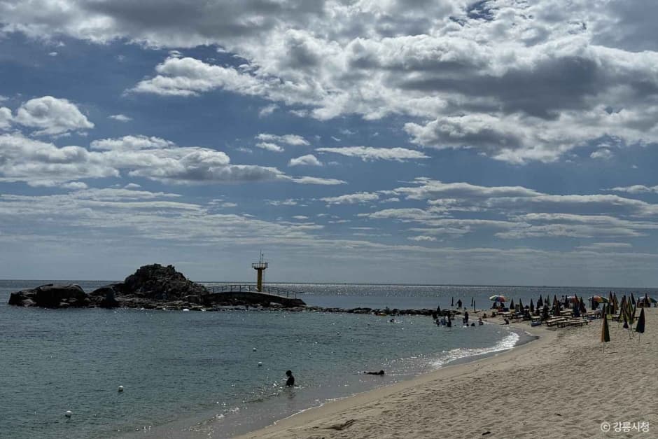 Sacheonjinhaebyeon Beach (Sacheon Dwitbul Beach)(사천진해변(사천뒷불해수욕장)