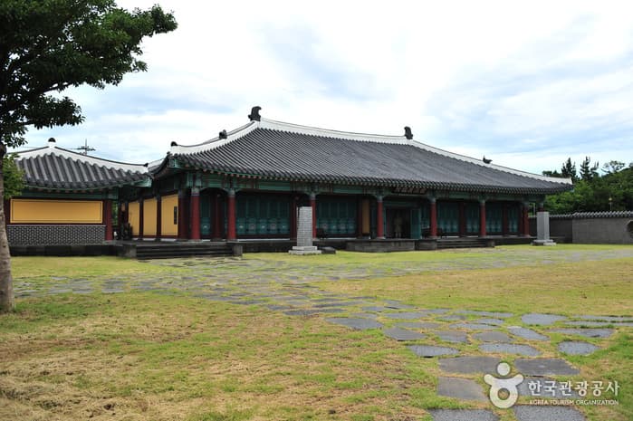 Seobok Exhibition Hall (서복전시관)