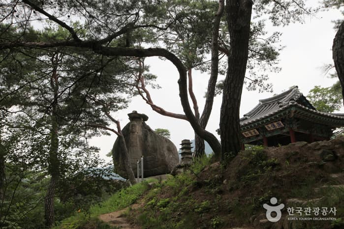 Yoseonjeong Pavilion & Yoseonam Rock (요선정·요선암)