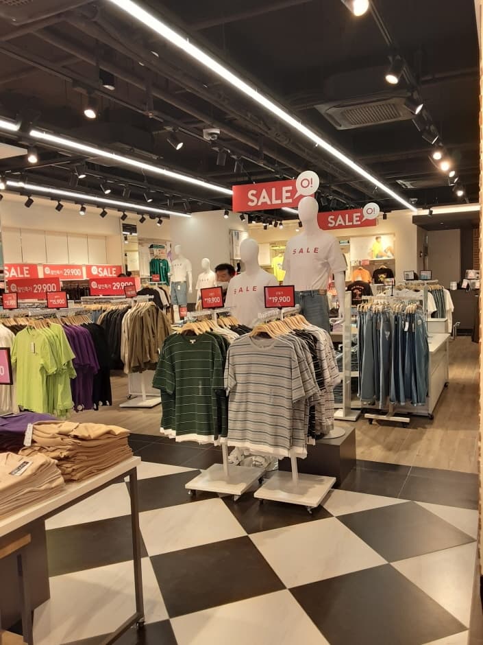 EW Spao - Myeong-dong Branch [Tax Refund Shop] (EW 스파오 명동)