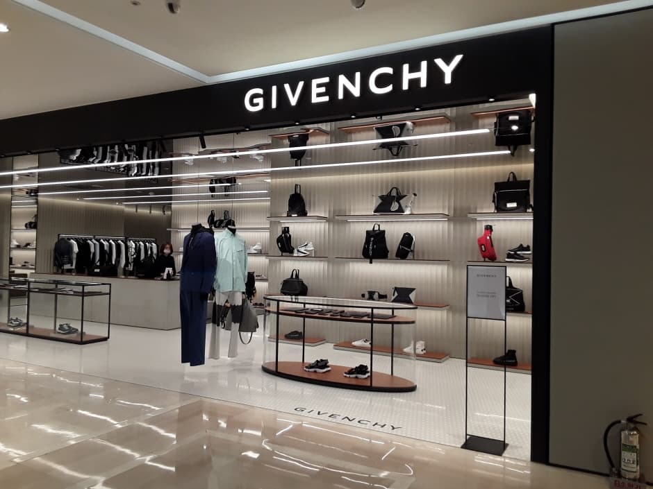 Givenchy - Lotte Avenuel Busan Branch [Tax Refund Shop] (지방시 에비뉴엘부산)