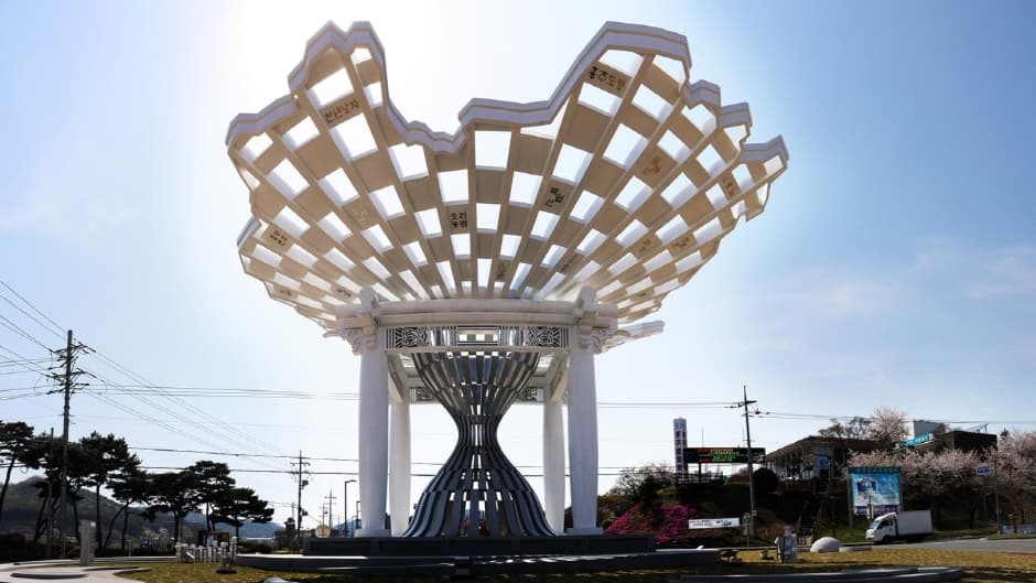 Hongju Millennium Monument (홍주천년기념탑)