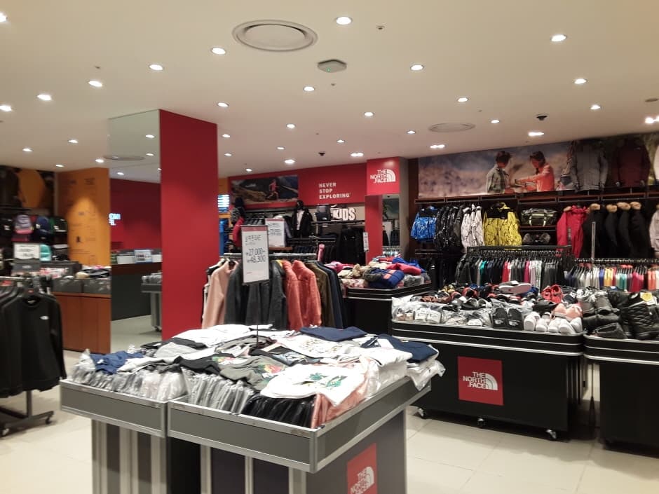 The North Face - Lotte Cheongju Branch [Tax Refund Shop] (노스페이스 롯데청주)