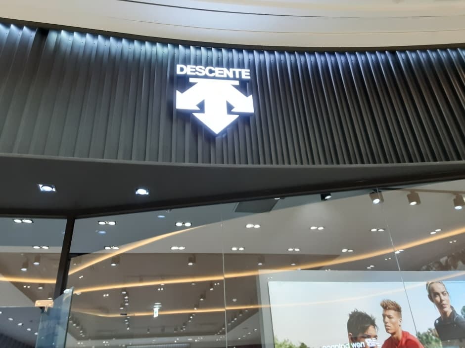 Descente - Starfield Hanam Branch [Tax Refund Shop] (데상트 스타필드하남)