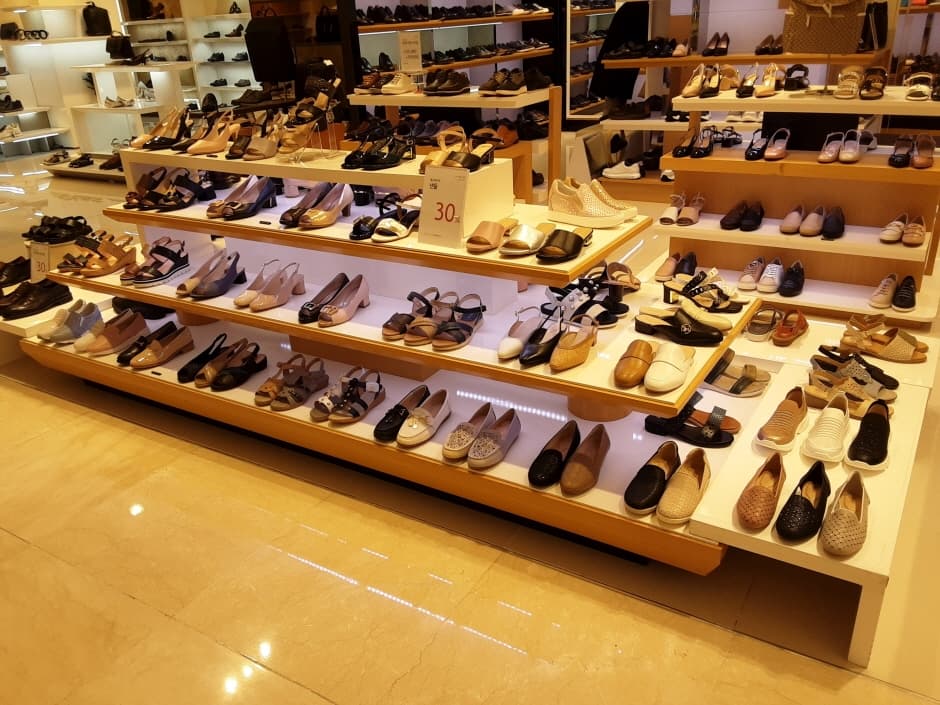 Esquire - Lotte Centum City Branch [Tax Refund Shop] (에스콰이어 롯데센텀)