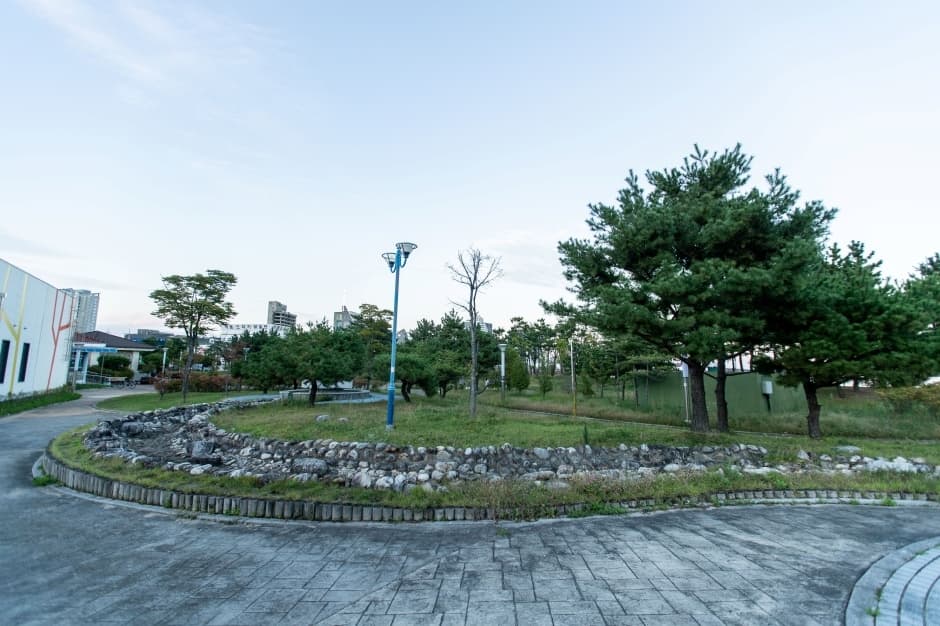 Cheongchoho Lake Park (청초호 호수공원)
