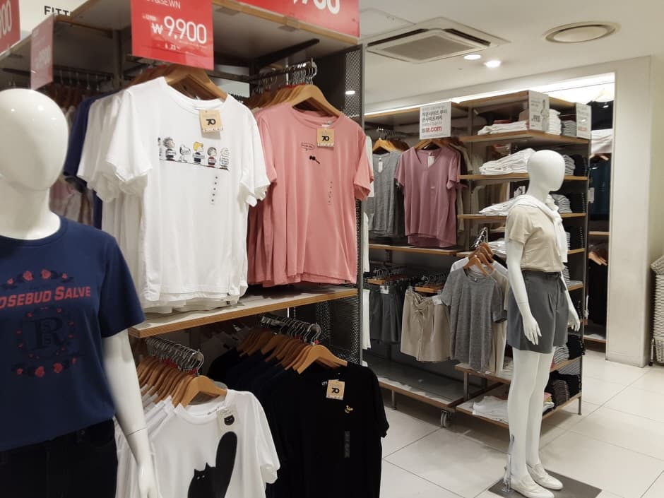 Uniqlo - Shinsegae Cheonan Asan Branch [Tax Refund Shop] (유니클로 신세계충청)