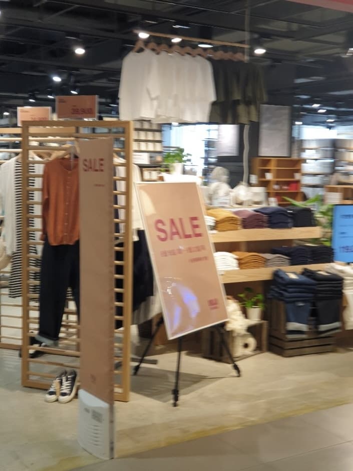 Muji - AK & Hongdae Branch [Tax Refund Shop] (MUJI AK&홍대)