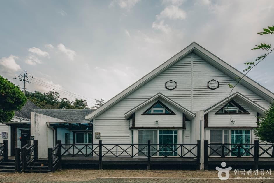 Danghangpo Tourist Area Pension (당항포관광지 펜션)