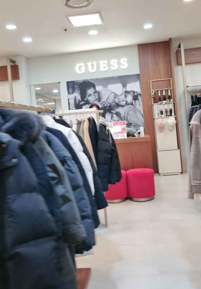 Guess - Lotte Factory Gasan Branch [Tax Refund Shop] (게스 롯데팩토리 가산)