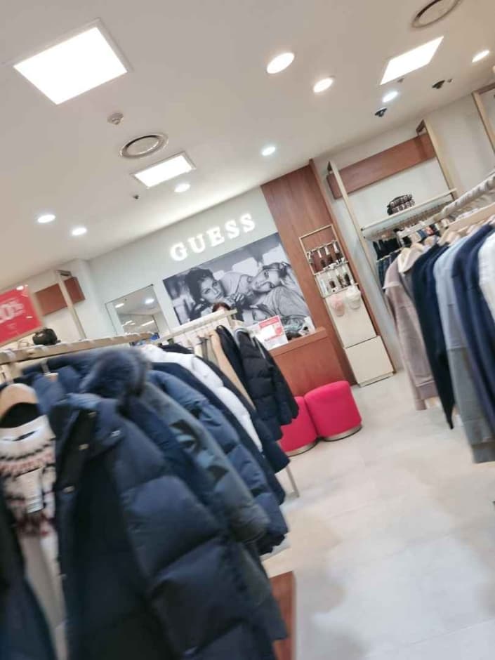 Guess - 2001 Outlet Junggye Branch [Tax Refund Shop]  (게스 2001아울렛 중계)