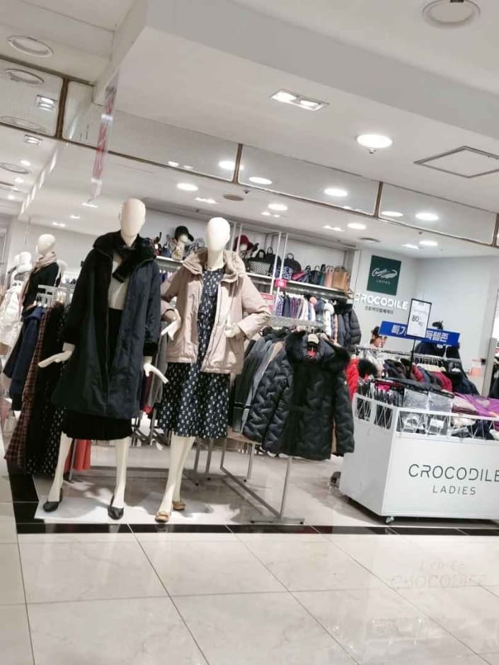 Crocodile Ladies - 2001 Outlet Junggye Branch [Tax Refund Shop]  (크로커다일레이디 2001아울렛 중계)