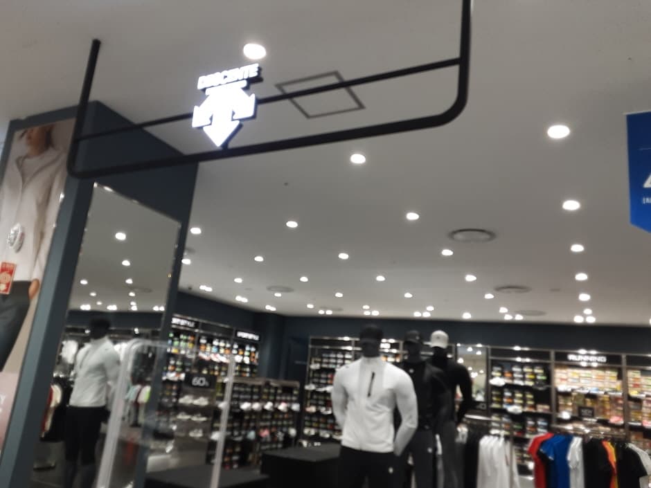 Descente - Lotte Namak Branch [Tax Refund Shop] (데상트 롯데남악)