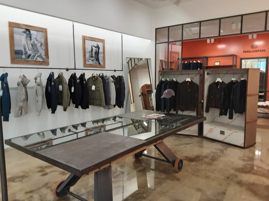 Para Jumpers - Lotte Department Store Jamsil Avenuel Branch [Tax Refund Shop] (파라점퍼스 롯데백화점 잠실 에비뉴엘점)