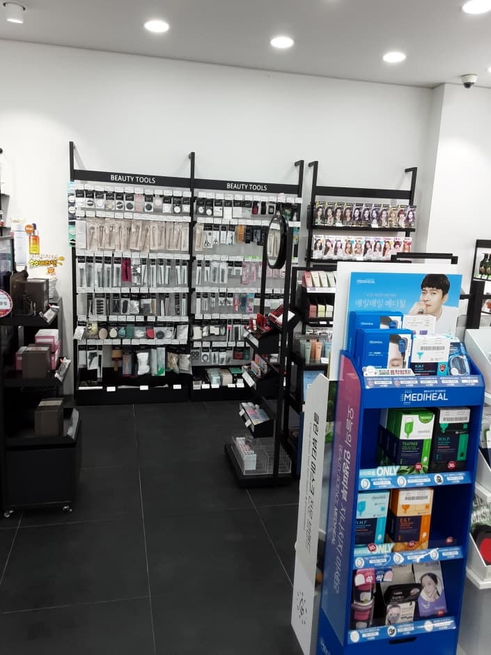 Aritaum - Bokhyeon Yeongjin Branch [Tax Refund Shop] (아리따움 복현영진)