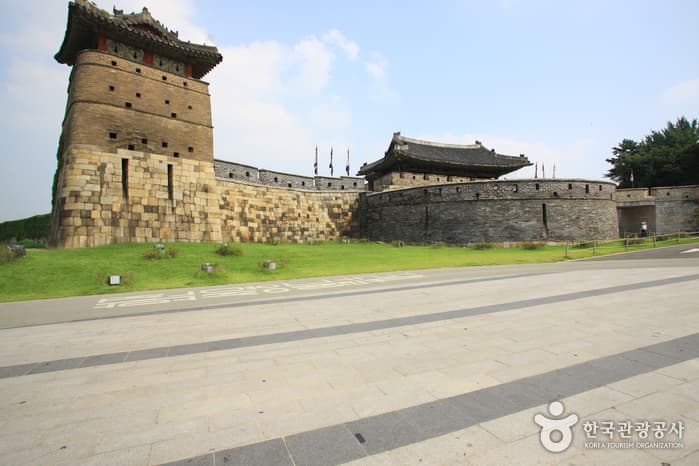 Hwaseomun Gate (화서문)