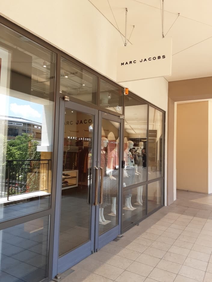 Kolon Marc Jacobs - Shinsegae Paju Branch [Tax Refund Shop] (코오롱 마크제이콥스 신세계파주)