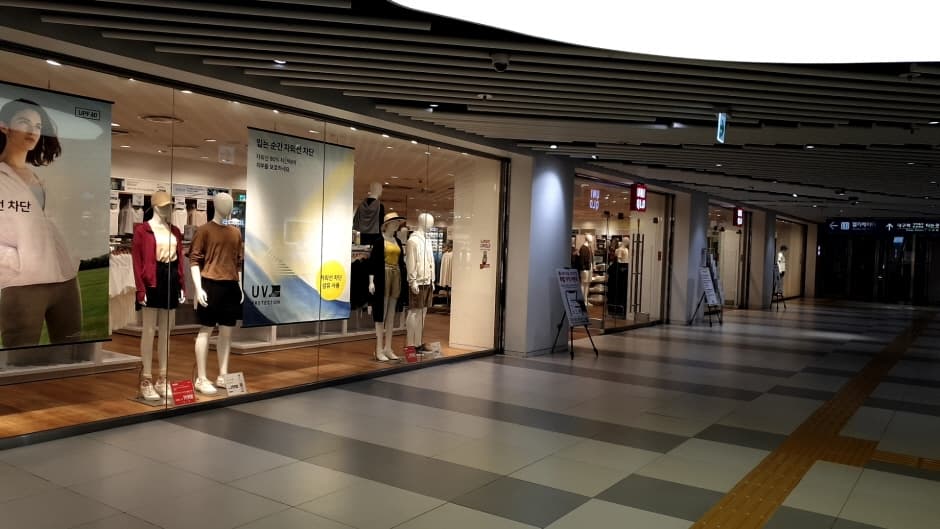 Uniqlo - Lotte Daegu Branch [Tax Refund Shop] (유니클로 롯데대구)