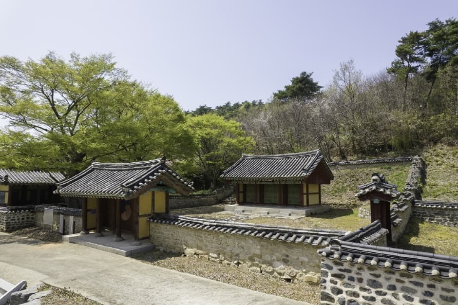 Yanggoksa Shrine (양곡사)