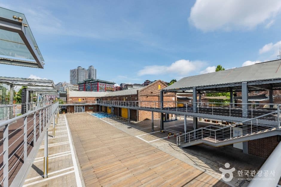 Incheon Art Platform (인천 아트플랫폼)