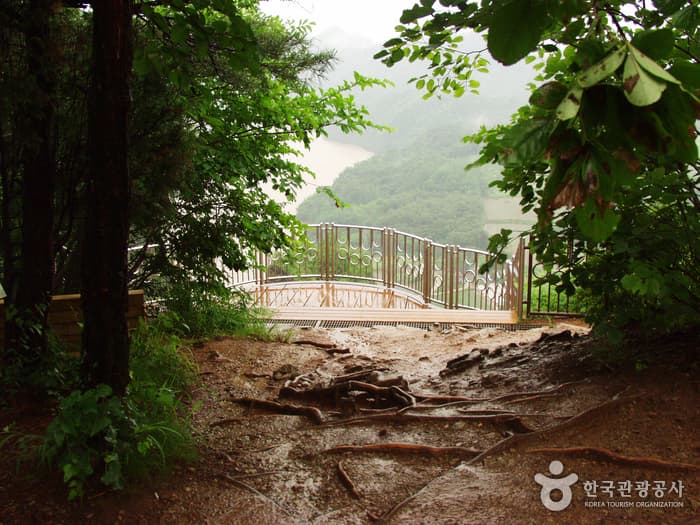 Seondol Cliff [National Geopark] (선돌 (강원고생대 국가지질공원))