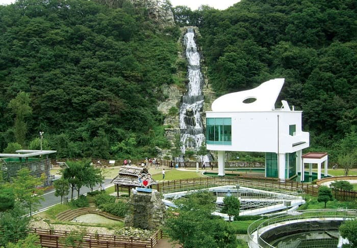 Hwado Pureunmul Center Pianopokpo Falls (화도푸른물센터 피아노폭포)