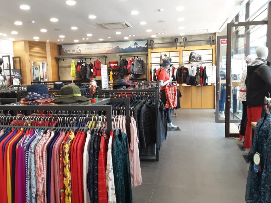 Moda Outlet - Jinju Branch (No. 1) [Tax Refund Shop] (모다아울렛 진주1점)