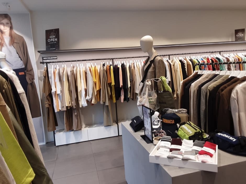 Studio Tomboy [Tax Refund Shop] (스튜디오톰보이)