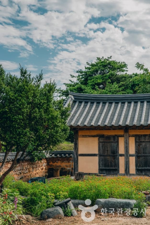Jeongjae Head House (정재종택)