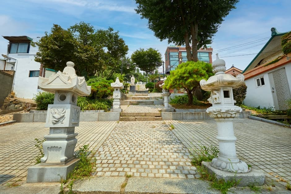 Cheongil Jogyeji Stairway (청일조계지 경계 계단)