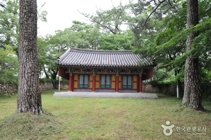 Gokseong Dangunjeon Shrine (곡성 단군전)