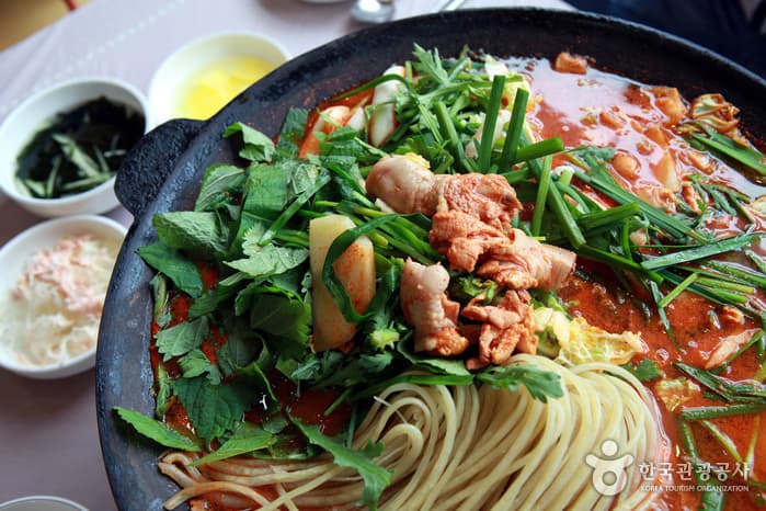 Taebaek Dakgalbi (태백닭갈비)