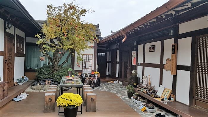 Inyeon Hanok (인연)