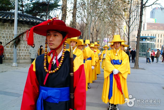 Deoksugung Palace Royal Guard Changing Ceremony (덕수궁 왕궁수문장교대의식)