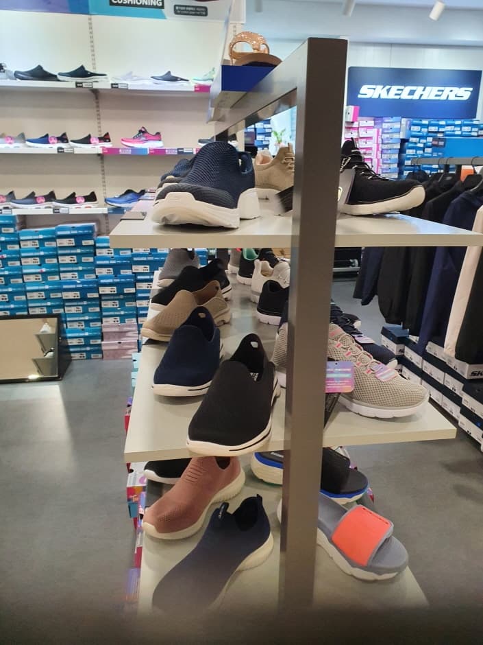 Skechers - Lotte Factory Gasan Branch [Tax Refund Shop] (스케쳐스 롯데팩토리 가산)