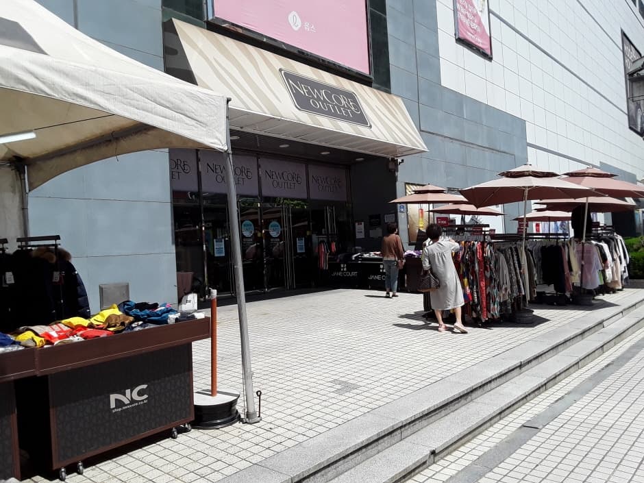 ER Newcore Outlets - Goejeong Branch [Tax Refund Shop] (ER 뉴코아아울렛 괴정)