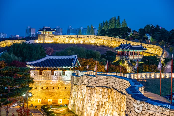 Suwon Hwaseong Fortress [UNESCO World Heritage] (수원 화성 [유네스코 세계유산])