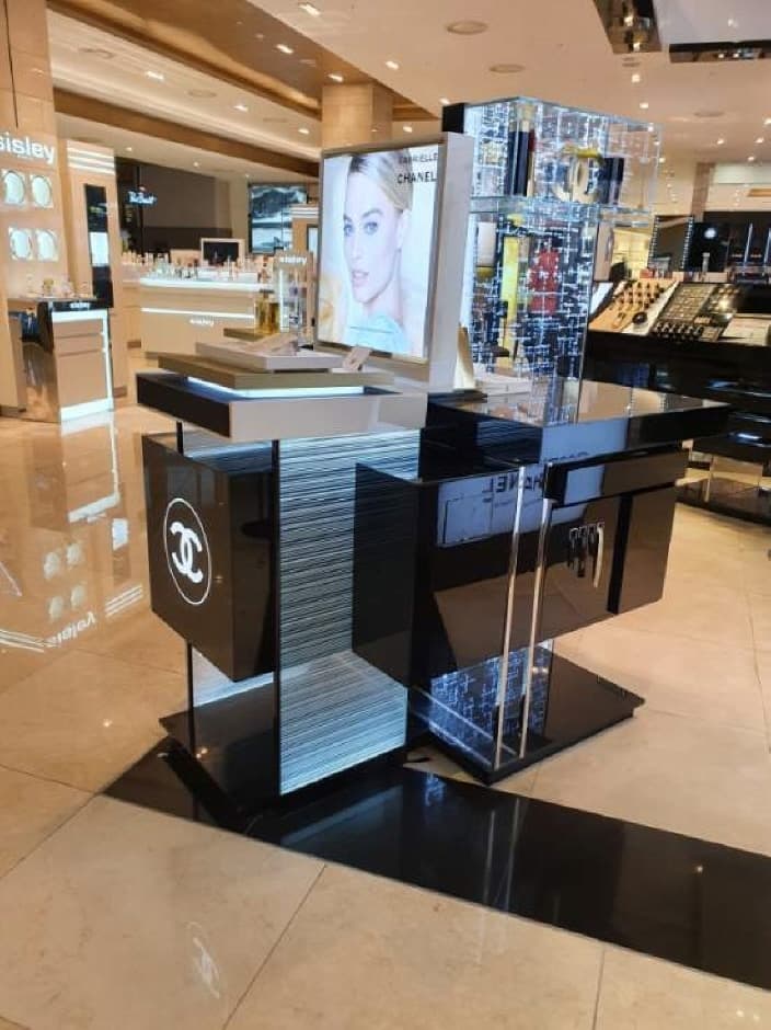 Chanel [Tax Refund Shop] (샤넬)