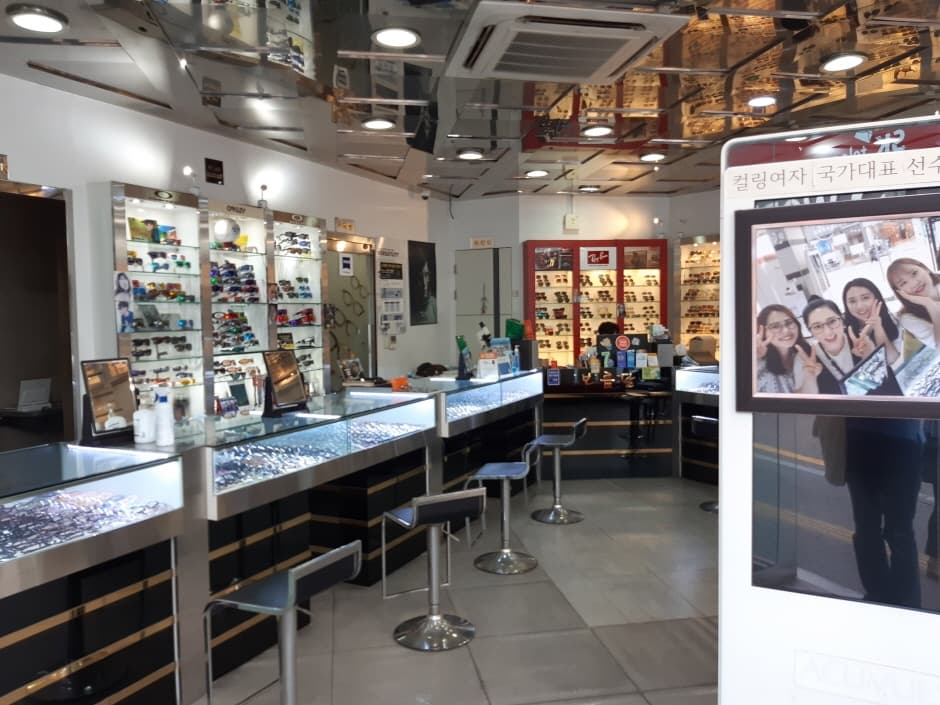 Boreumdal Eyewear - Daegu Dongseong-ro Branch [Tax Refund Shop] (보름달안경 대구동성로)