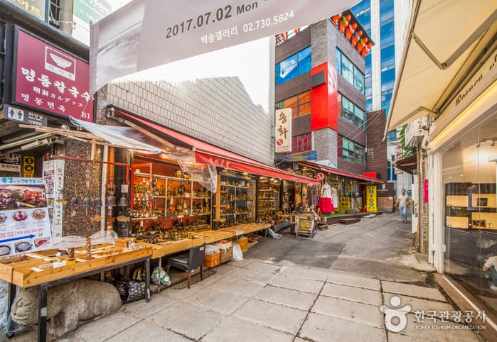 Insa-dong Antique Art Street (인사동 고미술거리)