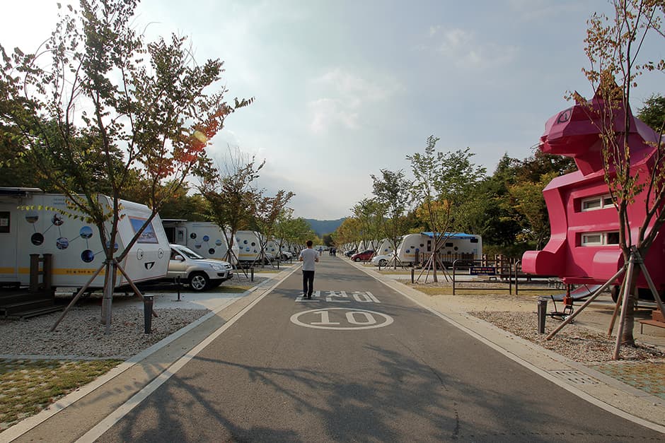 Hantangang Tourist Area Auto Campground (한탄강관광지 오토캠핑장)