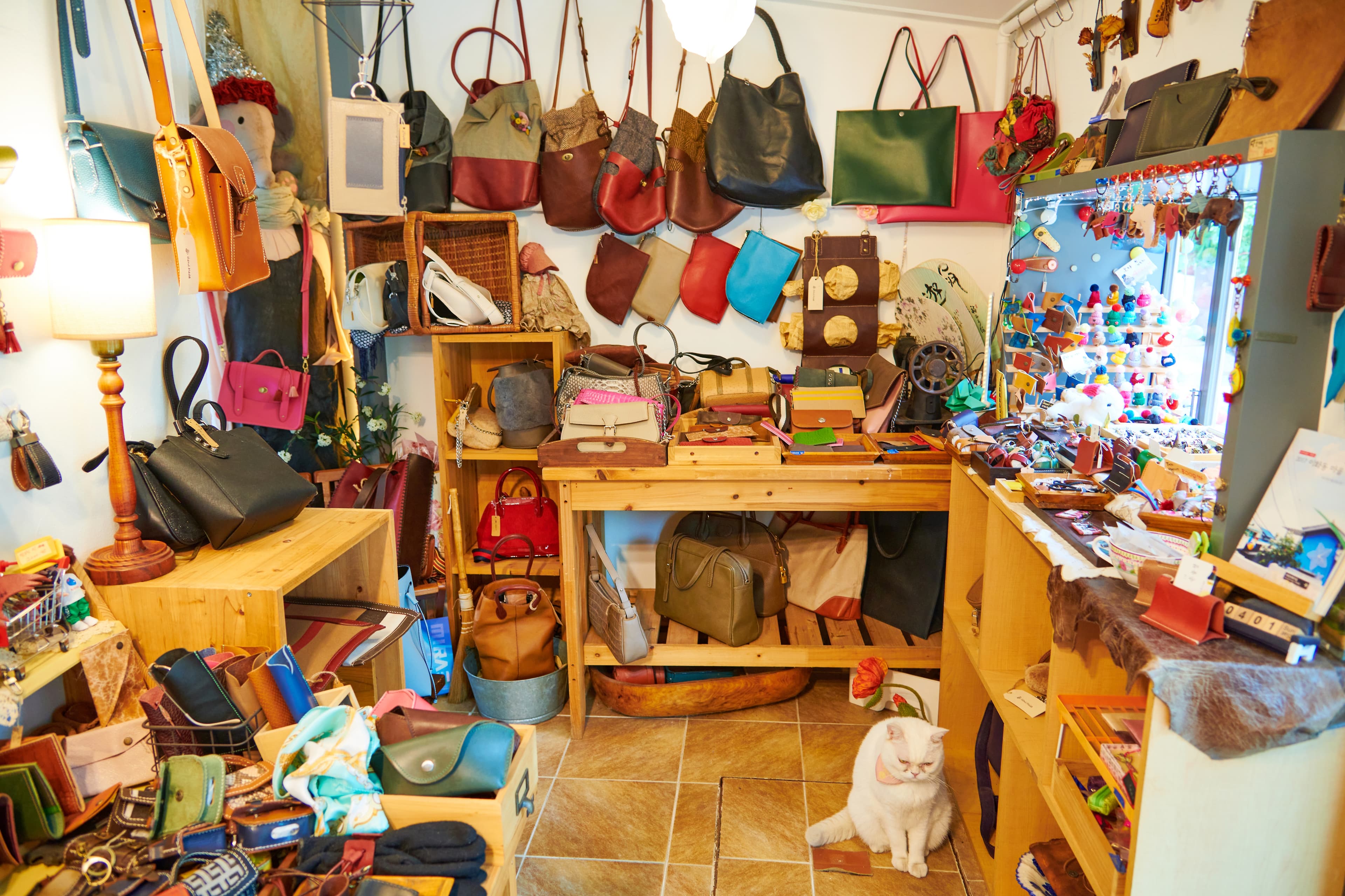 Leather Craft Shop (손놀림공방)