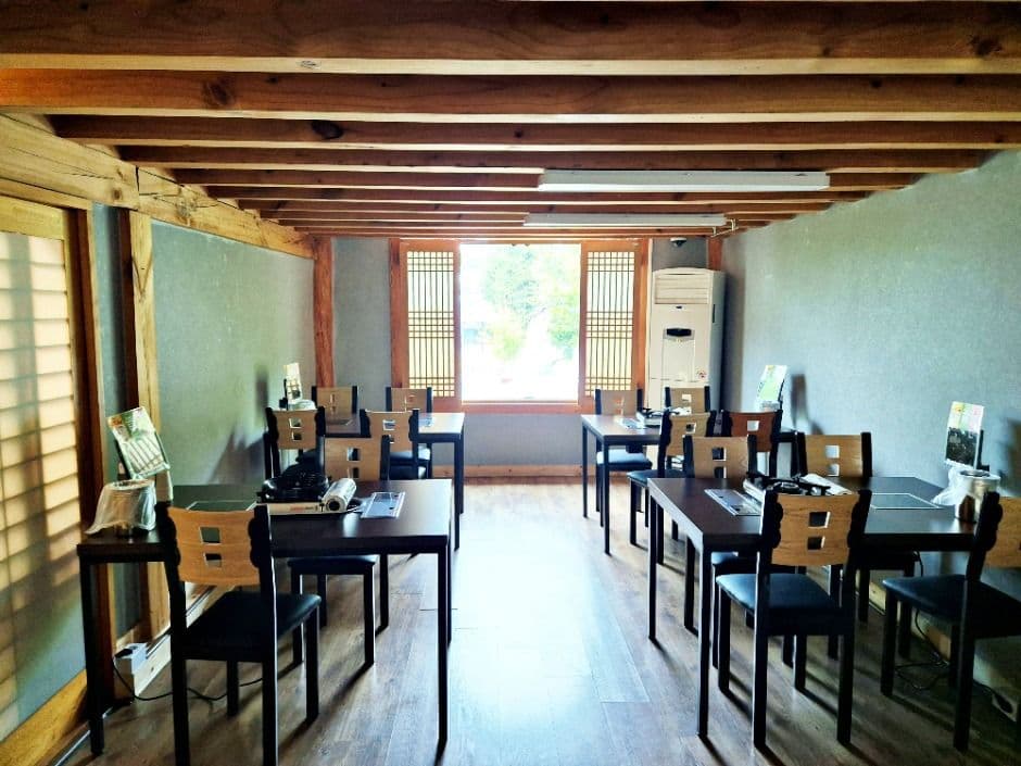 Pyeonbaek Sanghoe Jecheon Branch (편백상회 제천점)