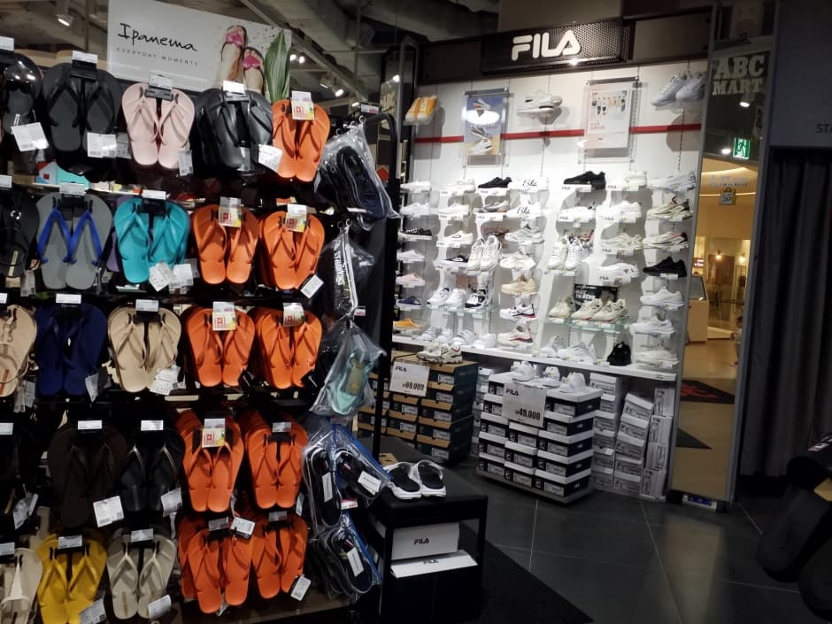 ABC-Mart - Starfield Bucheon Branch [Tax Refund Shop] (ABC마트 ST스타필드부천점)