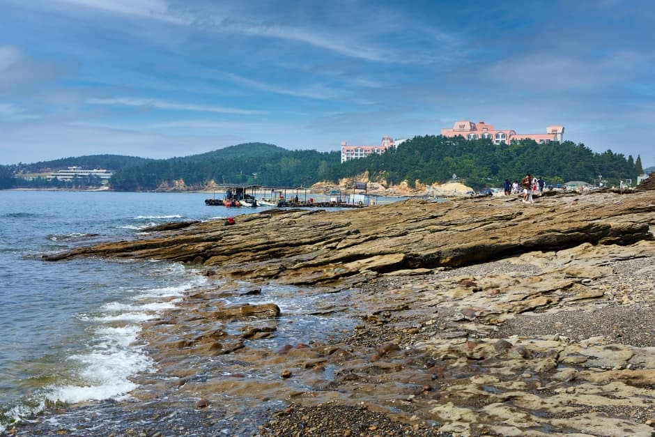 Jeokbyeokgang Cliffs [National Geopark] (적벽강 (전북 서해안 국가지질공원))