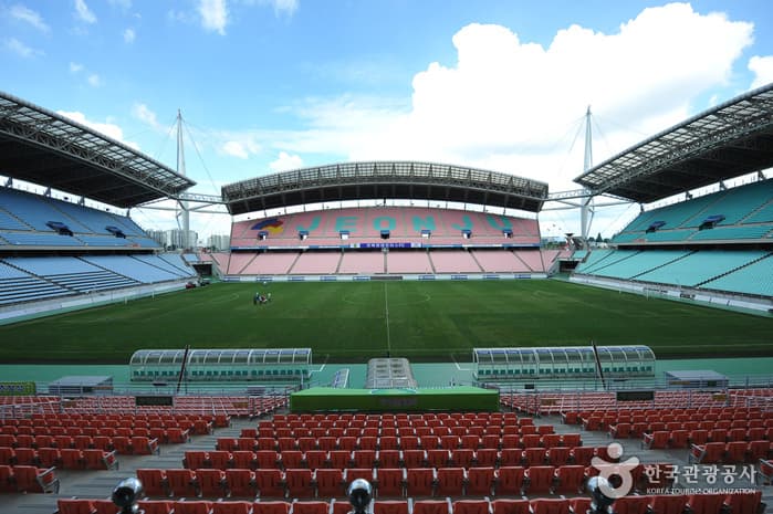 Jeonju World Cup Stadium (전주월드컵경기장)