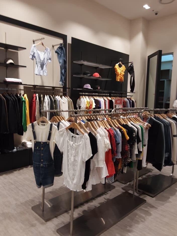 Dressing Guess - Lotte Paju Branch [Tax Refund Shop] (드레싱 게스 롯데파주)